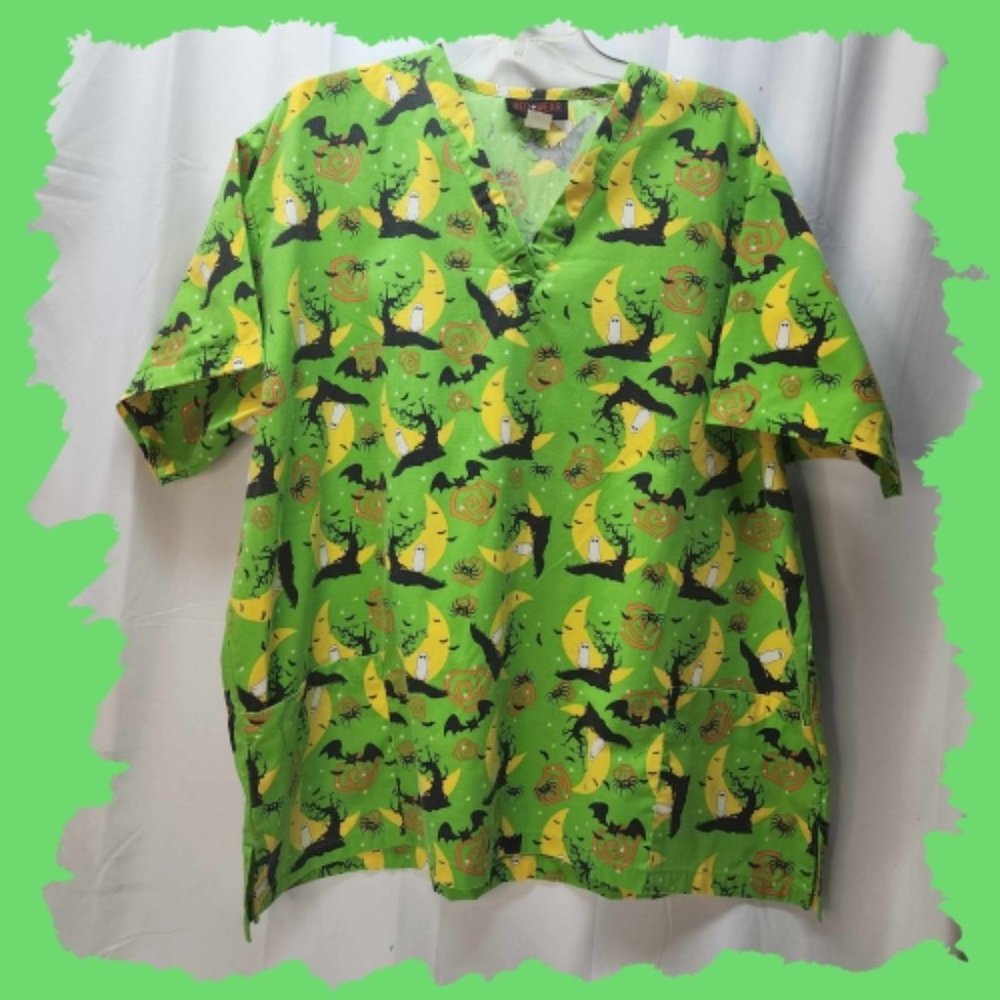 LN Plus Size Med + Wear Halloween Themed Unisex Scrub Top